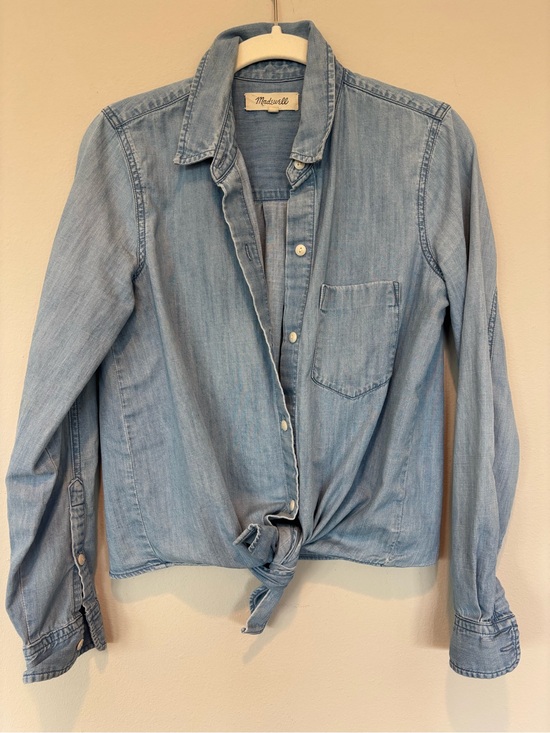 Madewell Tops - Madewell denim button-up in sky blue wash